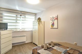 Urban Breeze 2BR apartment - free parking - 6