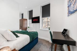 Stylish 2 Bed Seaside Apartment in the Heart of Brighton, 2 Minutes to the Beach, by Sovereign Suites - Brighton & Hove - 4