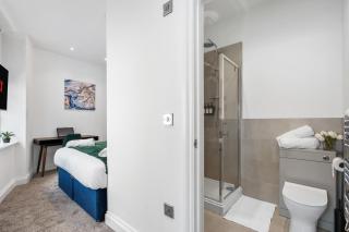 Stylish 2 Bed Seaside Apartment in the Heart of Brighton, 2 Minutes to the Beach, by Sovereign Suites - Brighton & Hove - 5