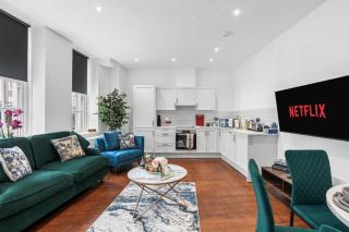 Stylish 2 Bed Seaside Apartment in the Heart of Brighton, 2 Minutes to the Beach, by Sovereign Suites - Brighton & Hove - 9