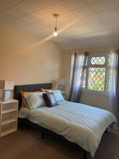 Three bedrooms holiday home fun -relax &work - Surbiton - 1