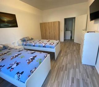 Spacious Apartment with Balcony in Duisburg - Duisburgo - 2