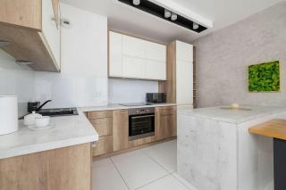 Cosy & Bright Apartment with Parking on the Cystersow Street by Noclegi Renters - Cracovia - 8
