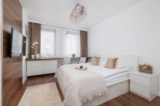 Cosy & Bright Apartment with Parking on the Cystersow Street by Noclegi Renters - Cracovia - 9