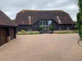 Hewarts Barn, Brand New Property, 1 Mile From The Beach, 15 Minutes From All Goodwood Events - Bognor Regis - 8