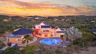 Luxury 6BR Nature Retreat Carpe Diem by Bocobay - Cashero - 9