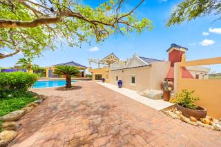 Luxury 6BR Nature Retreat Carpe Diem by Bocobay - Cashero - 3