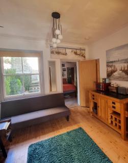 Shore Thing - Just a stones throw from the beach - Sandgate - 6