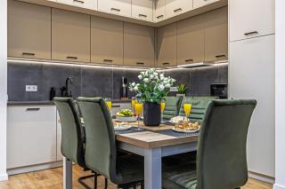Spacious & Elegant Apartment in the City Center - 6