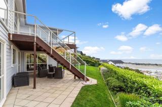 An independent homestay with a seaview - 8