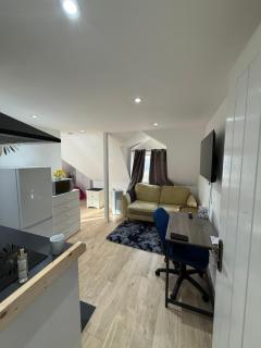 A Lovely and Cosy Studio Apartment - Navestock - 8