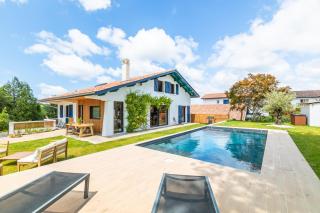 Villa Arlo - Villa climatisée avec piscine - Bassussarry - 0