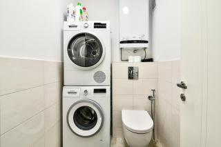 Azure View 2BR Luxury Apartment - free parking - 1