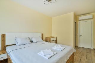 Azure View 2BR Luxury Apartment - free parking - 2