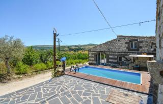 Stunning Home In Monterosso Almo - 2