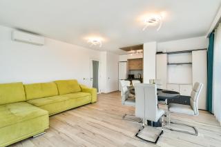 Azure View 2BR Luxury Apartment - free parking - 9