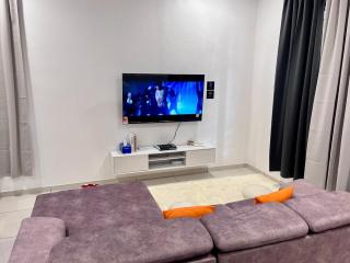 Austin Crest -- BBQ & Mahjong & WIFI #4BR3B #8pax by Cowidea - Johor Bahru - 8
