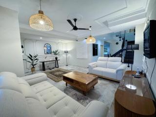 Wawasan Puchong Family-Friendly Spacious Home - Puchong - 0