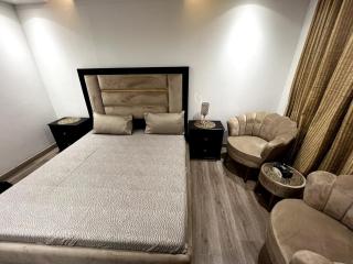 Luxury 2 Bed Apartment Gold Crest Mall DHA - Lahore - 6