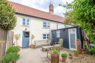 Beautiful dog friendly cottage 5 minute walk to beach - Sea Palling - 0