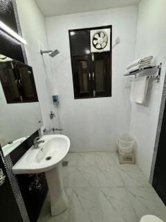 Bia Hotel - Gurgaon - 4
