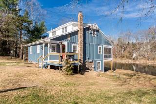 Spacious Cottage Getaway with Hot Tub near the Shenandoah River, Virginia - Elkton - 0