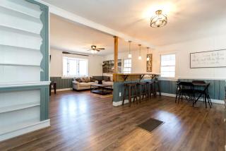 Spacious Cottage Getaway with Hot Tub near the Shenandoah River, Virginia - Elkton - 9