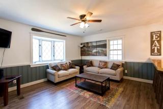 Spacious Cottage Getaway with Hot Tub near the Shenandoah River, Virginia - Elkton - 6