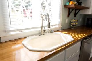 Spacious Cottage Getaway with Hot Tub near the Shenandoah River, Virginia - Elkton - 3