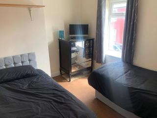 HouseSleeps6-Patio-Garden-NearBeach&SeasideRetreat - Wirral - 8