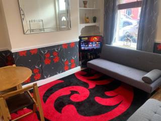 HouseSleeps6-Patio-Garden-NearBeach&SeasideRetreat - Wirral - 9