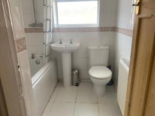 HouseSleeps6-Patio-Garden-NearBeach&SeasideRetreat - Wirral - 6