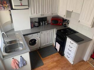 HouseSleeps6-Patio-Garden-NearBeach&SeasideRetreat - Wirral - 2