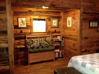 Cozy Two Person Cabin Rental near London, Kentucky, with direct access to Daniel Boone National Forest - London - 5