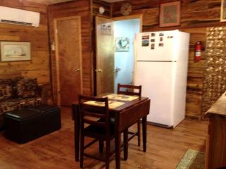 Cozy Two Person Cabin Rental near London, Kentucky, with direct access to Daniel Boone National Forest - London - 3