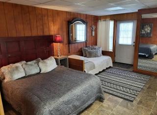 Simple Suite Rental for Relaxing Vacation in the Ozarks near Branson, Missouri - Omaha - 0