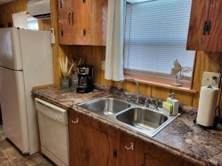 Simple Suite Rental for Relaxing Vacation in the Ozarks near Branson, Missouri - Omaha - 7