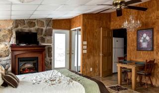 Tranquil Stone Cottage Behind Castle Walls in the Ozarks - Omaha - 8