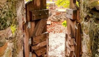 Tranquil Stone Cottage Behind Castle Walls in the Ozarks - Omaha - 4
