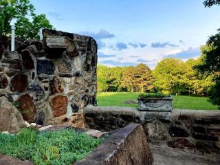 Tranquil Stone Cottage Behind Castle Walls in the Ozarks - Omaha - 1