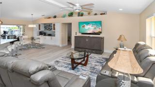 Just Chill – Modern Canal Villa w Heated Pool - 8
