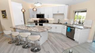 Just Chill – Modern Canal Villa w Heated Pool - 7
