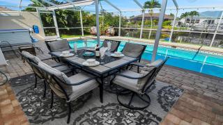 Just Chill – Modern Canal Villa w Heated Pool - 4