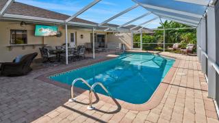 Just Chill – Modern Canal Villa w Heated Pool - Cape Coral - 3