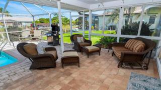 Just Chill – Modern Canal Villa w Heated Pool - Cape Coral - 2