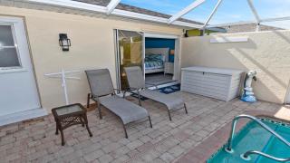 Just Chill – Modern Canal Villa w Heated Pool - 1