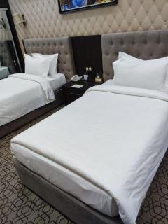 Mansion Hotel - - 8