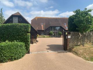 Hewarts Barn, Brand New Property, 1 Mile From The Beach, 15 Minutes From All Goodwood Events - Bognor Regis - 9