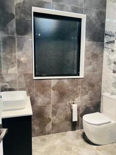 Modern One Bedroom Unit with Private Entrance Near Hunua Falls - Hunua - 1