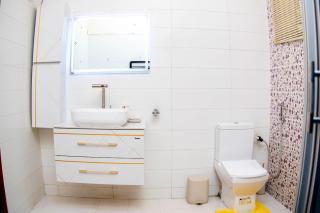 Luxury 4 BR Apt w Parking, Hot tub, Magodo Estate - 5